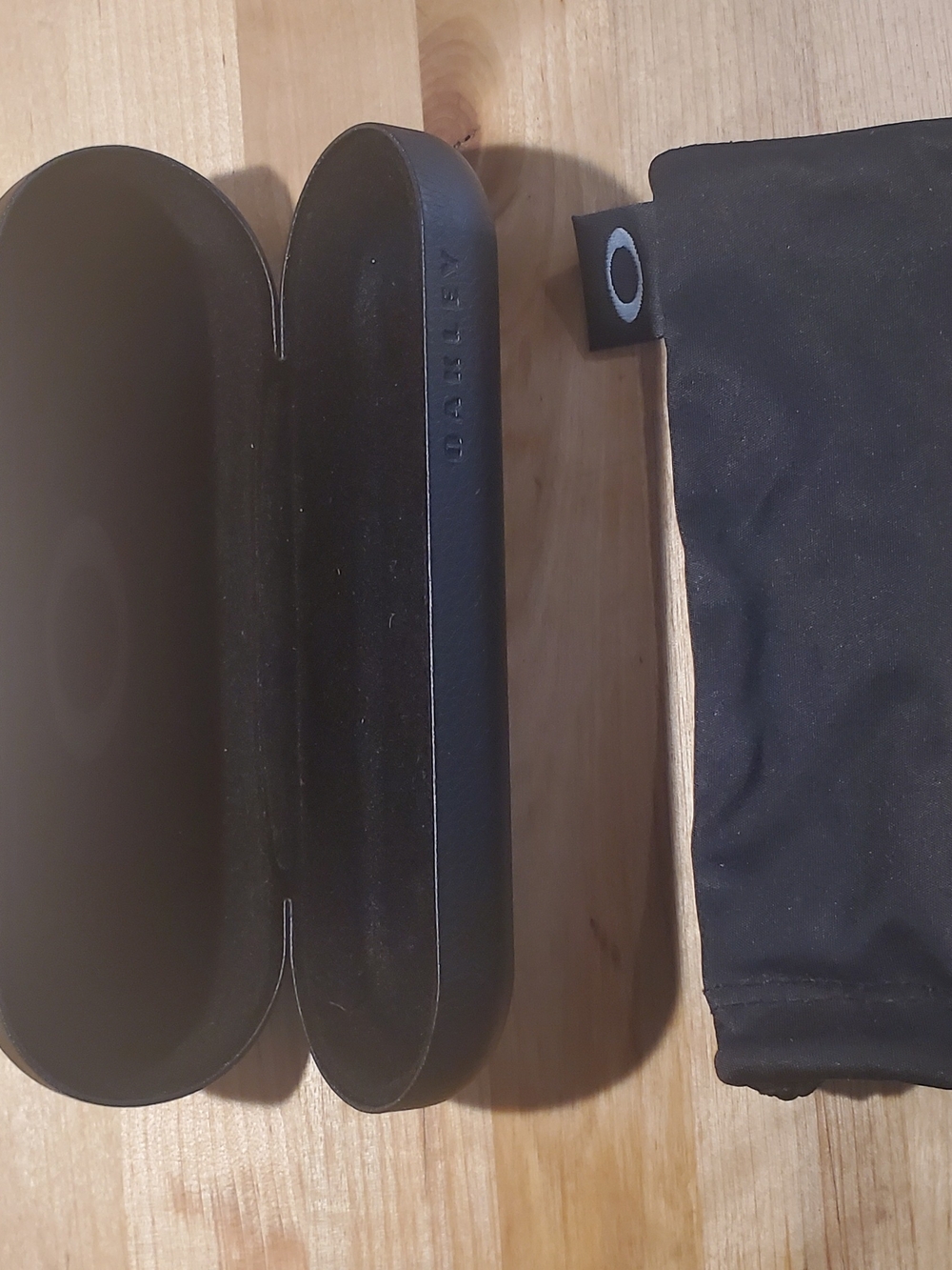 Oakley Black Semi-Rigid Sunglasses Case with Black Microfiber Pouch